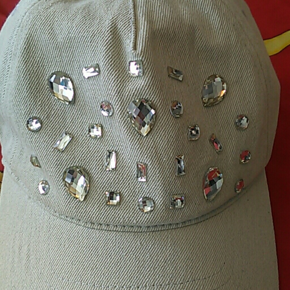 Hat - Picture 3 of 6
